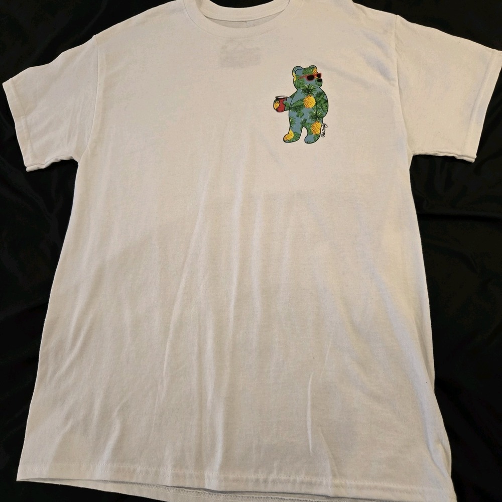 NWOT Riot Society Bear in sunglasses Wearing Pineapples w/ Drink‎ T-Shirt Medium